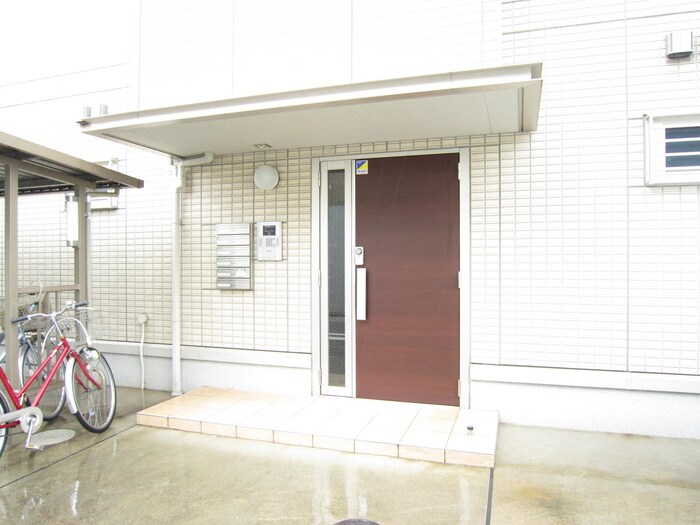 物件外観写真2　(エントランス部分)
