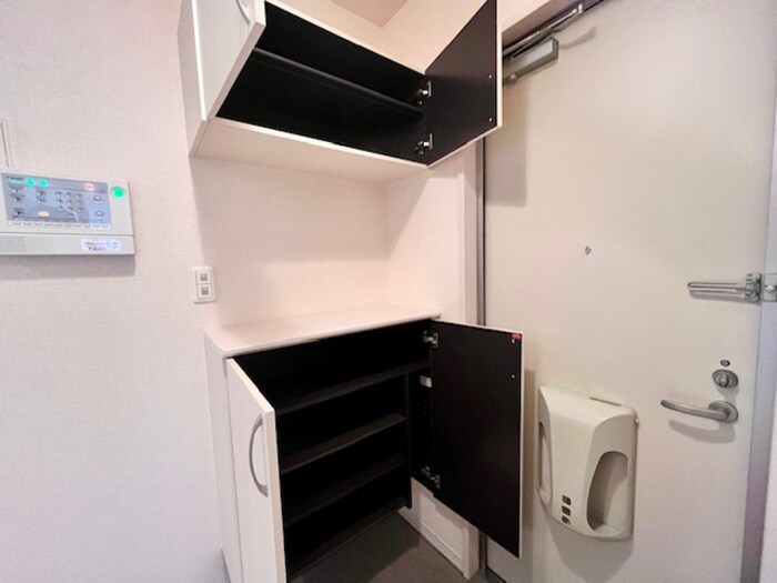 物件内観写真6　(玄関)