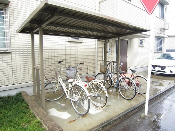 物件外観写真3　(駐輪場)