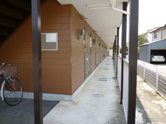 物件外観写真2　(エントランス部分)