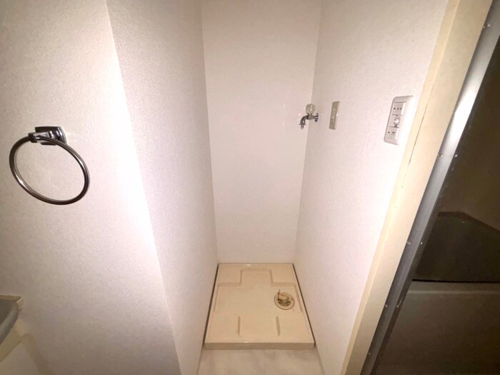 物件内観写真16　(洗濯機置場)