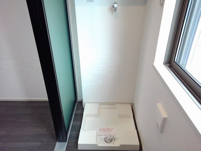 物件内観写真9　(洗濯機置場)