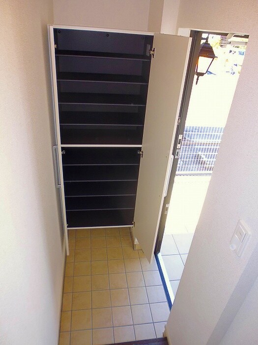 物件内観写真9　(玄関)