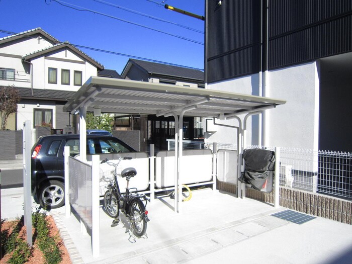 物件外観写真3　(駐輪場)