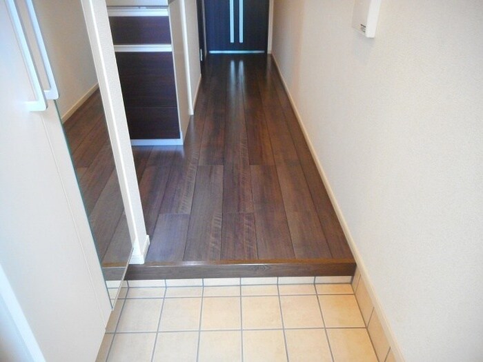 物件内観写真10　(玄関)