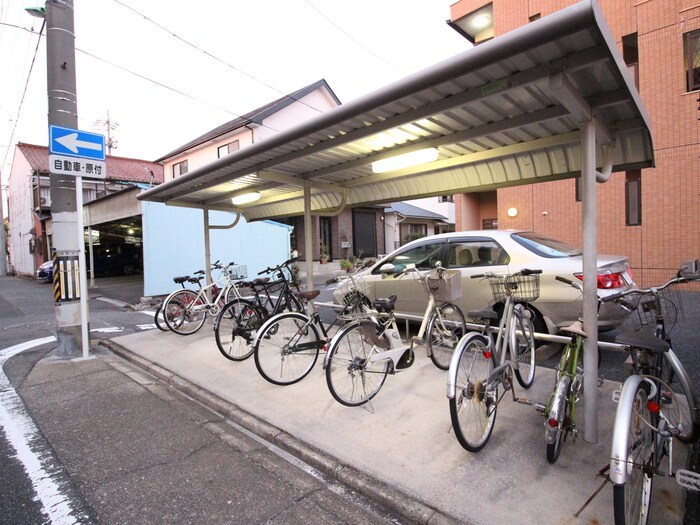 物件外観写真4　(駐輪場)