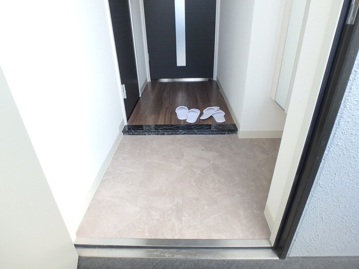 物件内観写真15　(玄関)