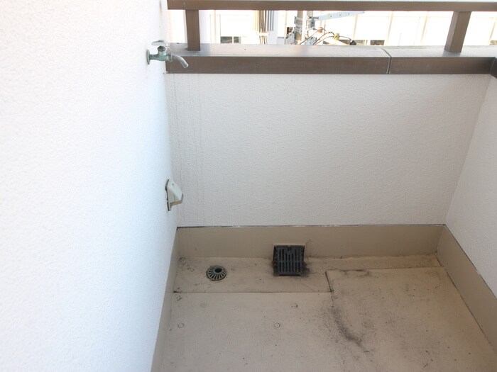 物件内観写真13　(洗濯機置場)