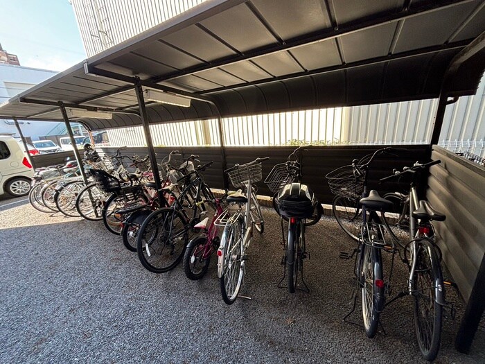 物件外観写真4　(駐輪場)