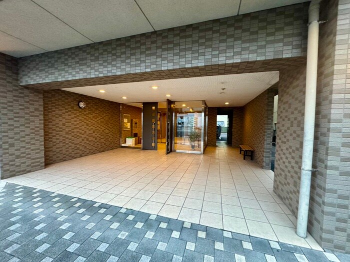 物件外観写真6　(エントランス部分)