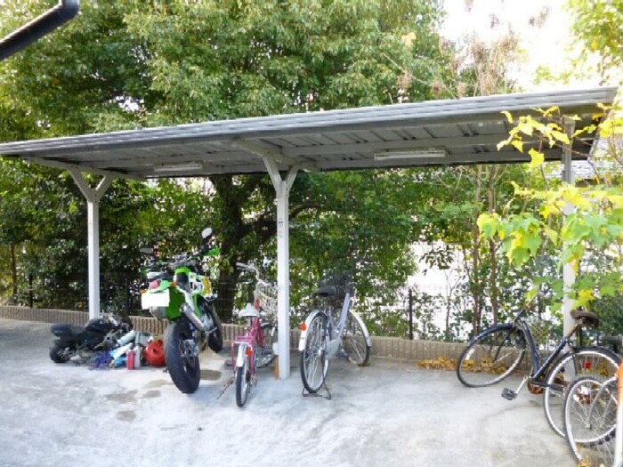 物件外観写真3　(駐輪場)