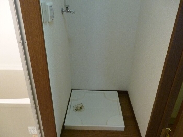 物件内観写真13　(洗濯機置場)