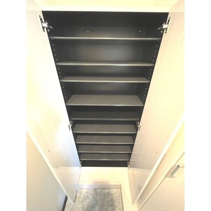 物件内観写真4　(靴箱)