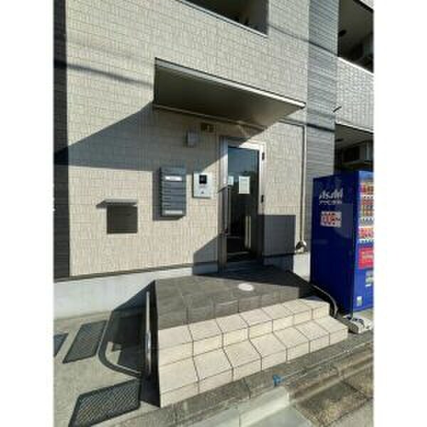 物件外観写真3　(エントランス部分)