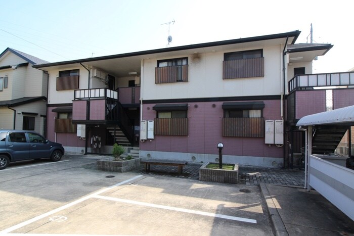 物件外観写真2　(駐車場)