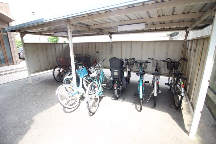 物件外観写真5　(駐輪場)