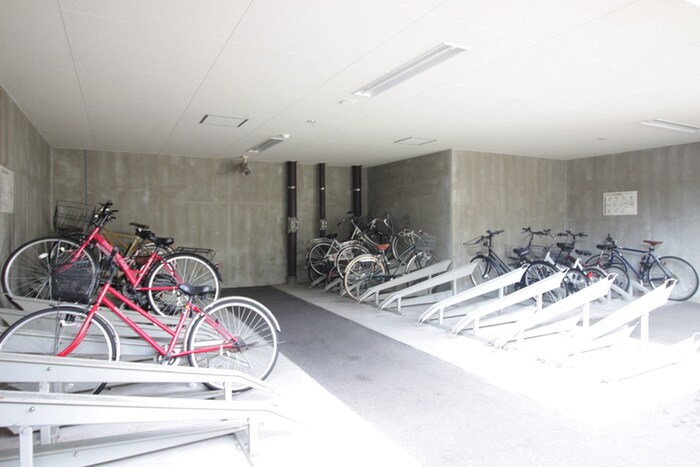 物件外観写真4　(駐輪場)