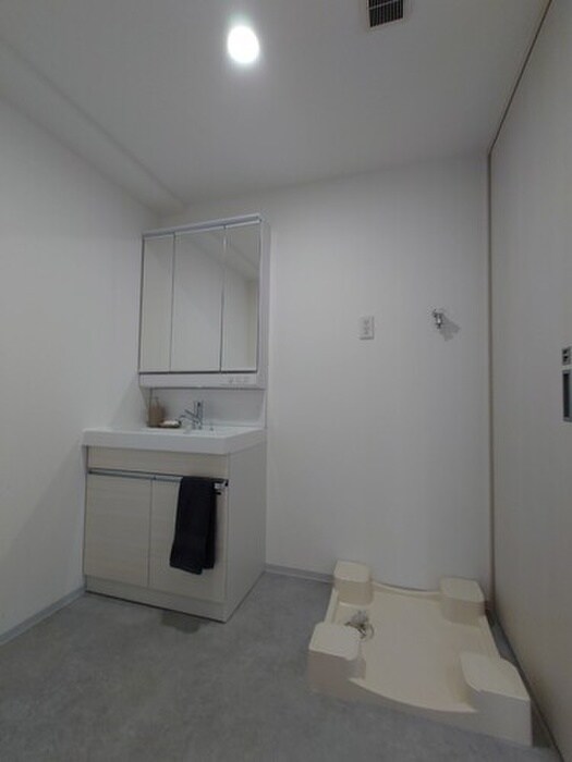 物件内観写真13　(洗濯機置場)