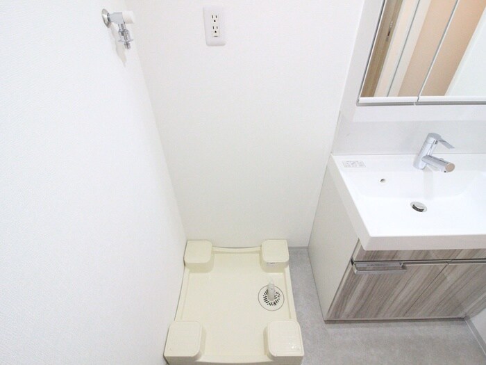 物件内観写真13　(洗濯機置場)