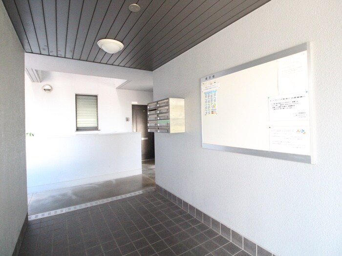 物件外観写真4　(エントランス部分)