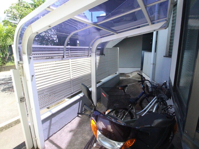 物件外観写真5　(駐輪場)