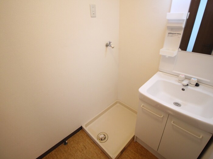 物件内観写真13　(洗濯機置場)