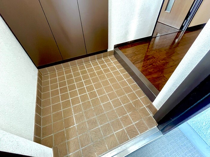 物件内観写真18　(玄関)