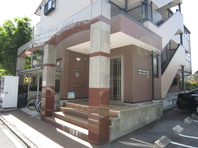 物件外観写真2　(エントランス部分)