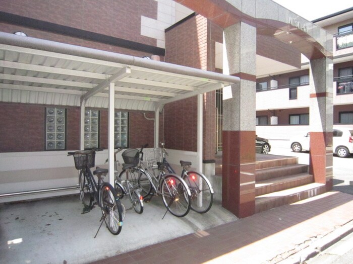 物件外観写真3　(駐輪場)