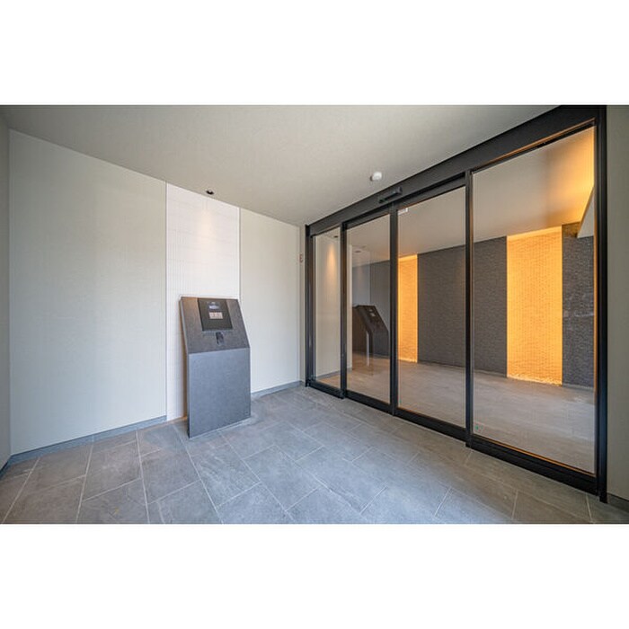 物件外観写真4　(エントランス部分)