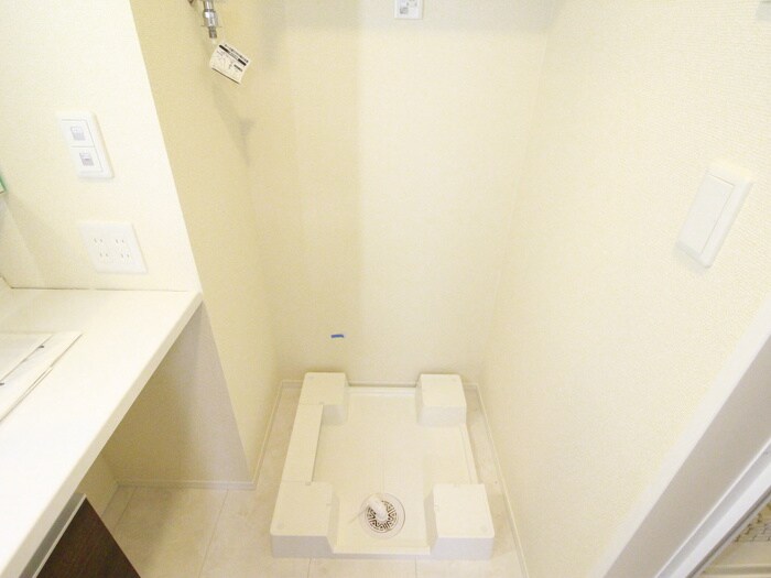 物件内観写真13　(洗濯機置場)