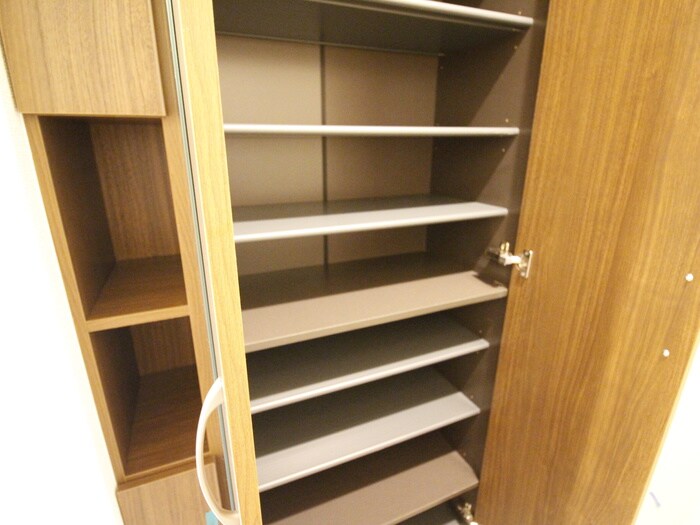 物件内観写真15　(靴箱)