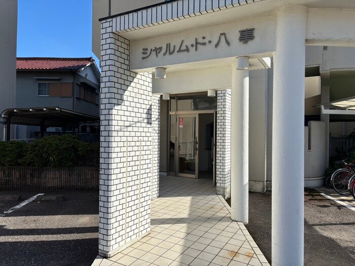 物件外観写真2　(エントランス部分)