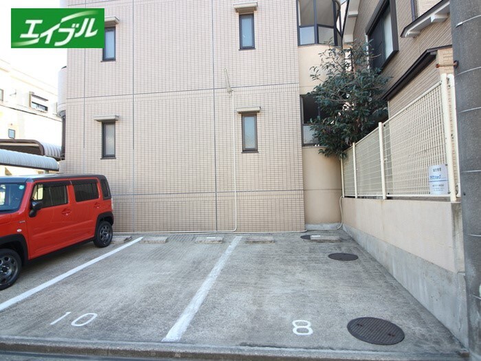 物件外観写真2　(駐車場)