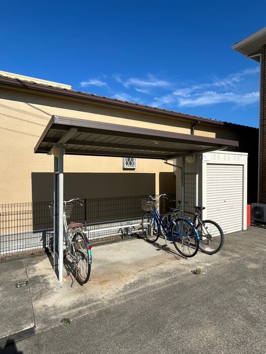 物件外観写真3　(駐輪場)