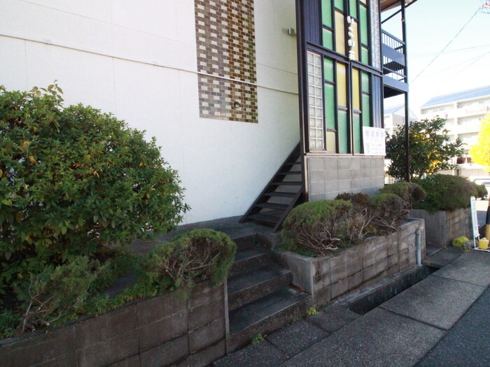 物件外観写真5　(エントランス部分)