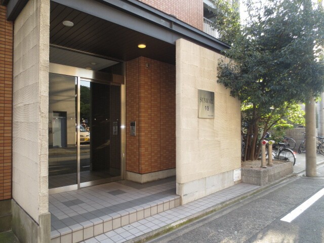 物件外観写真2　(エントランス部分)