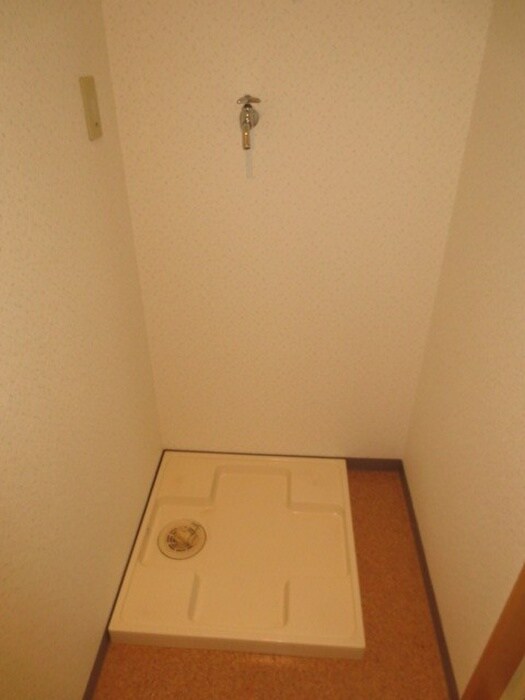 物件内観写真14　(洗濯機置場)