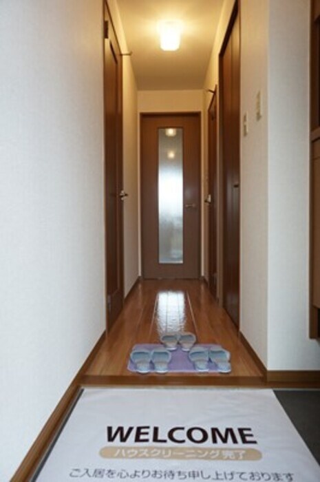 物件内観写真12　(玄関)