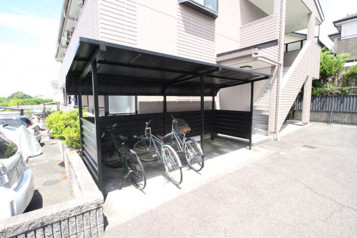 物件外観写真4　(駐輪場)