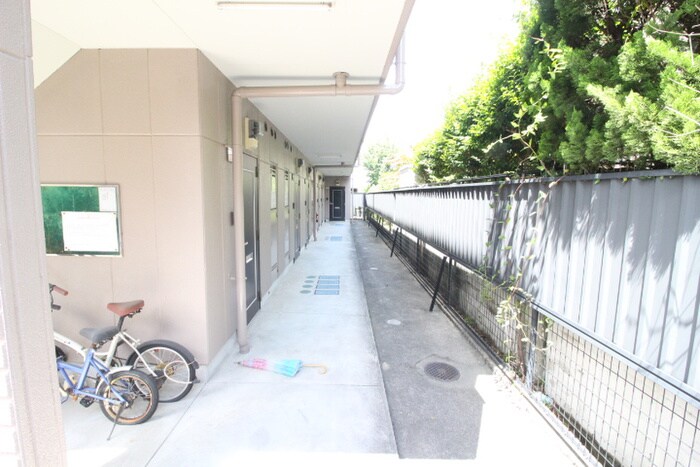 物件外観写真6　(エントランス部分)