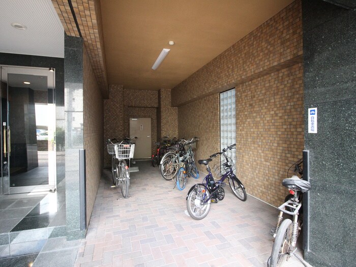 物件外観写真3　(駐輪場)