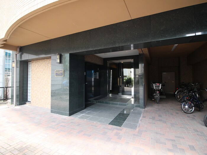 物件外観写真5　(エントランス部分)