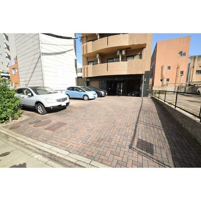 物件外観写真6　(駐車場)