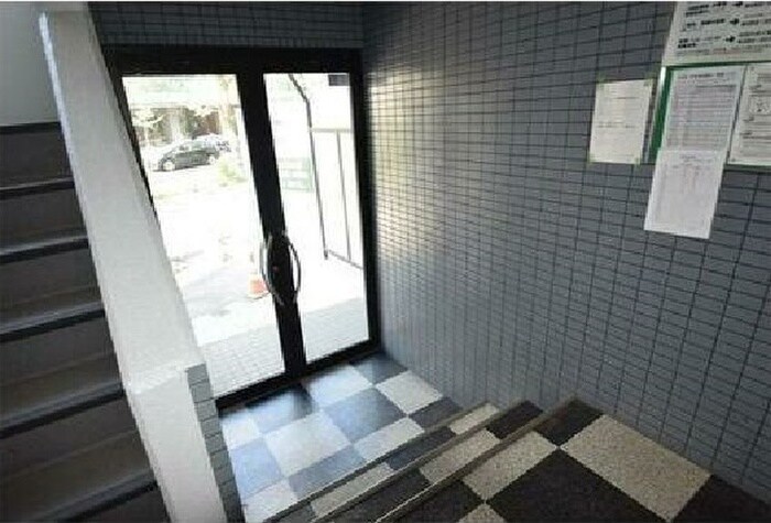 物件外観写真4　(エントランス部分)