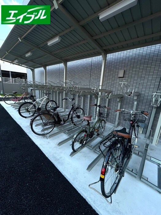 物件外観写真3　(駐輪場)