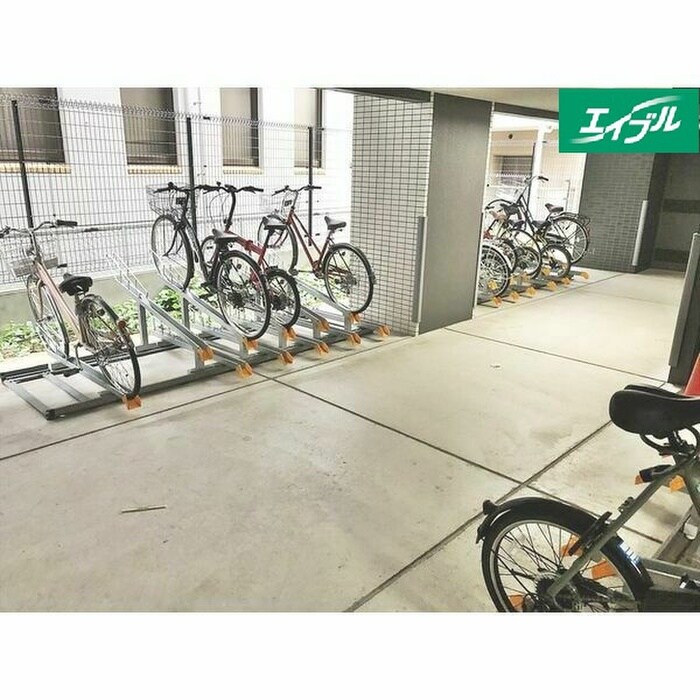 物件外観写真3　(駐輪場)