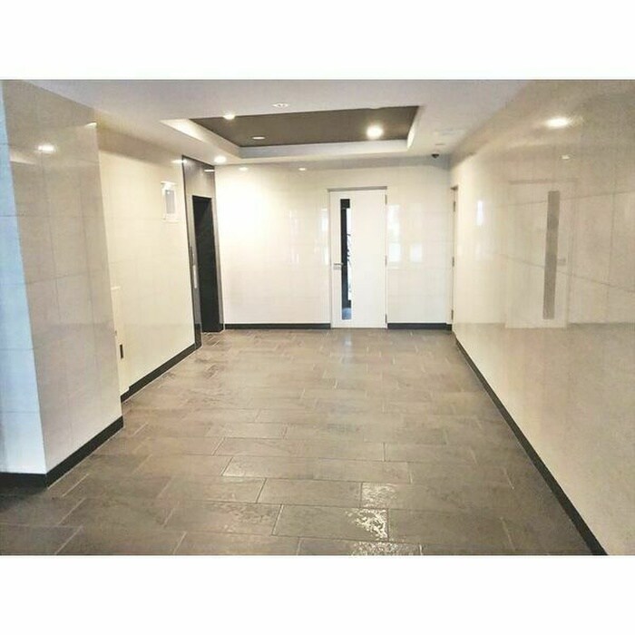 物件外観写真5　(エントランス部分)