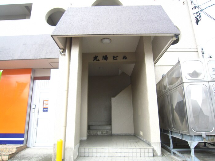 物件外観写真6　(エントランス部分)