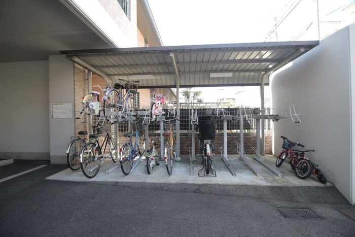 物件外観写真3　(駐輪場)